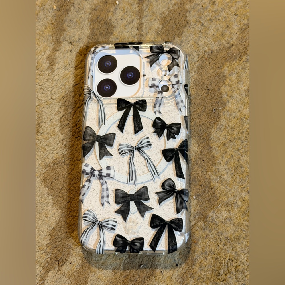 VELVET CAVIAR BOW 17 PRO CASE